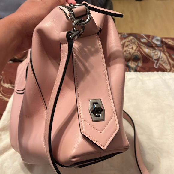 Authentic Givenchy Antigona - Picture 5 of 12